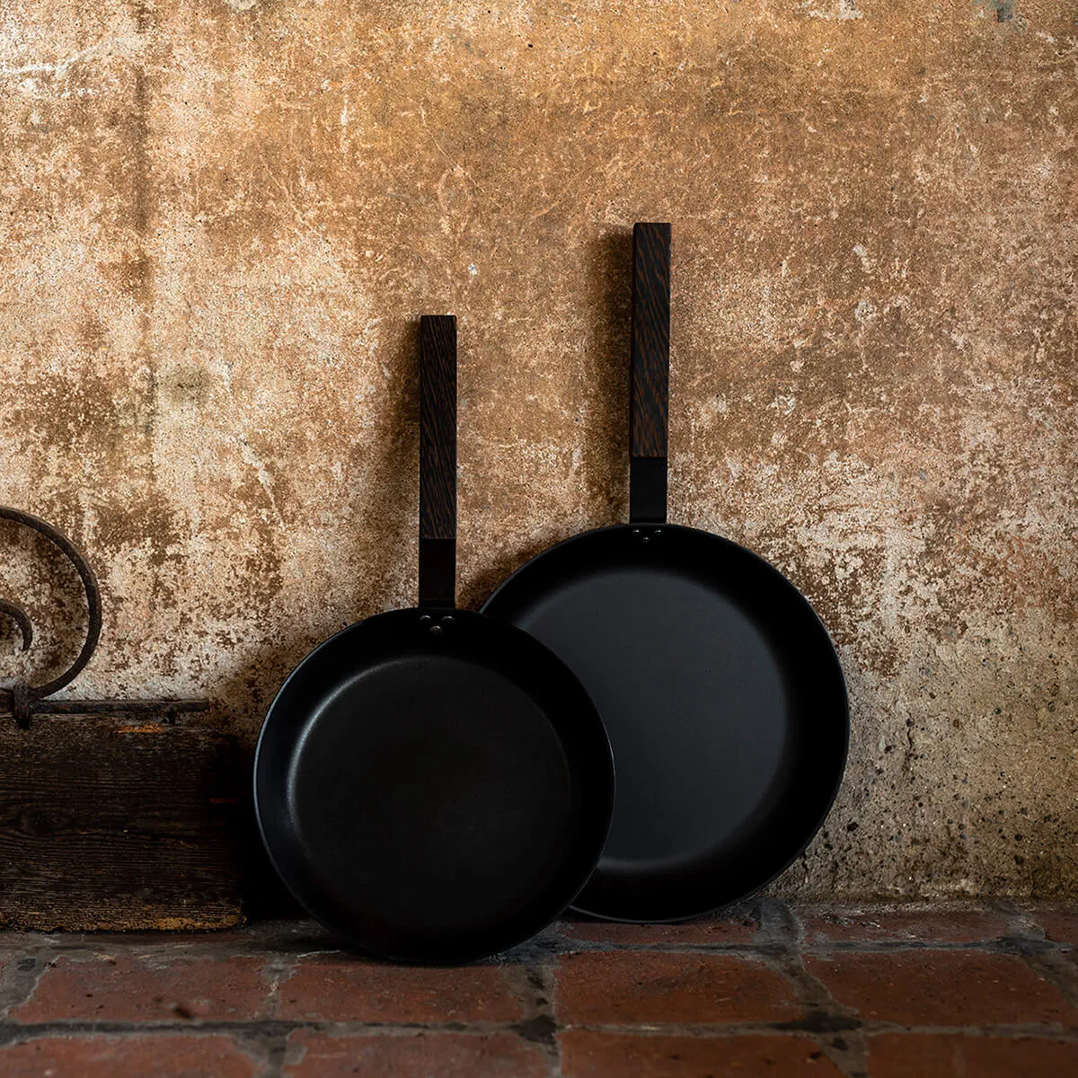 KnIndustrie Black Pan - black aluminium