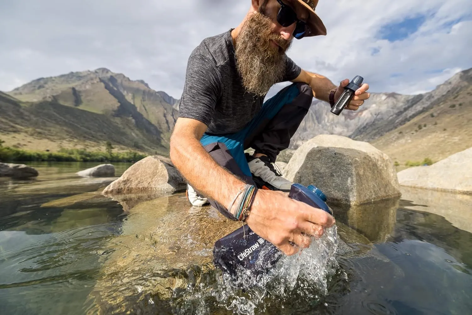 LifeStraw Peak Series - Collapsible Squeeze Bottle Water Filter System – 650ml for Trail Running, Through Hiking, Travel, Cycling, and Fishing, Dark Mountain Gray