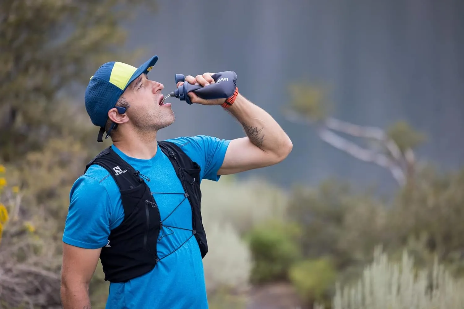 LifeStraw Peak Series - Collapsible Squeeze Bottle Water Filter System – 650ml for Trail Running, Through Hiking, Travel, Cycling, and Fishing, Dark Mountain Gray