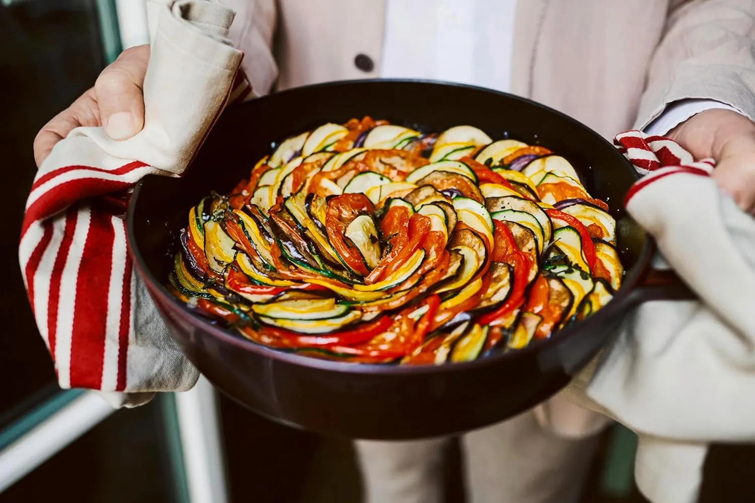 STAUB Cast Iron Chistera, Grenadine, 28 cm